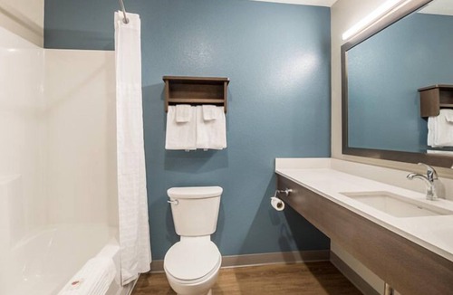 Bellflower Hotel | Peaceful Getaway in Bellflower! 3 Relaxing Units, Pets Allowed, Kitchen!