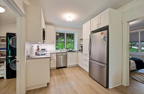 Ephraim House | Peaceful Getaway | Walk to Bay & Town