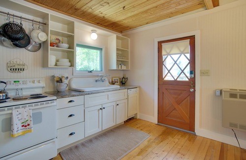 Freetown Cottage | Peaceful Long Pond Cottage w/Dock & Views