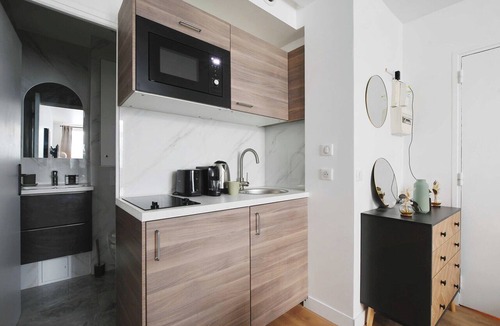 17th Arrondissement Apartment | Peaceful Studio -2P- Moulin Rouge