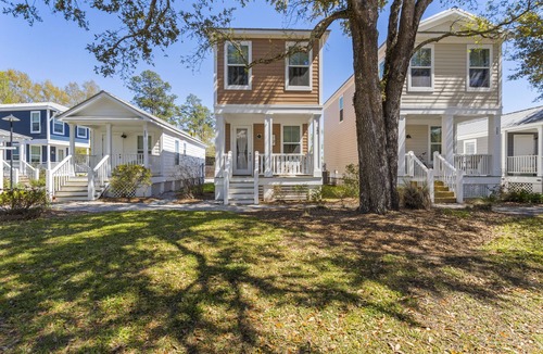Ocean Springs Cottage | Pelican Cove Cottage. Downtown. Golf Cart included!