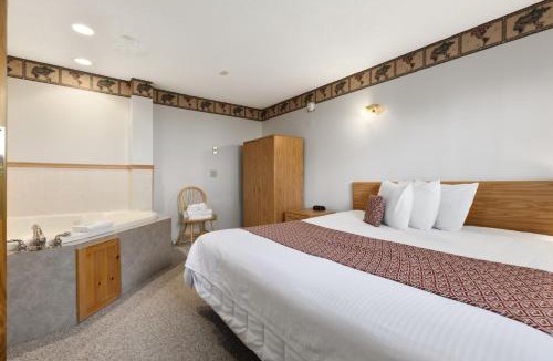 Breezy Point Hotel | Pelican Lakes Motel