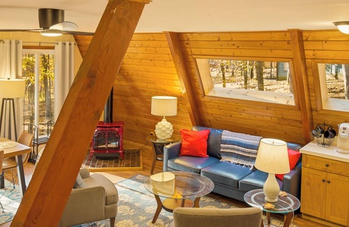 Berkeley Springs House | Penby Cabin- Pet Friendly | Hot Tub | Firepit