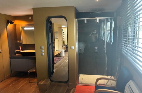 Issy-les-Moulineaux Boat Rental | Peniche Casa Luze