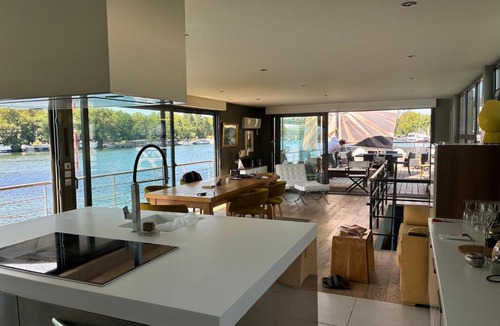 Issy-les-Moulineaux Boat Rental | Peniche Casa Luze