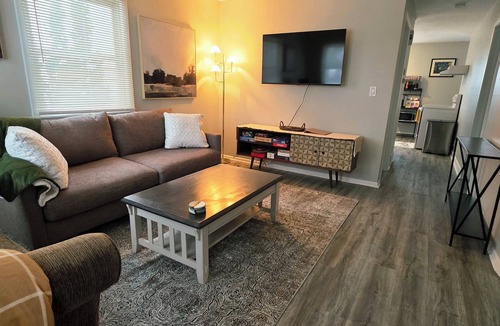 South St. Paul House | Perfect 2-bedroom house with AC in South Saint Paul