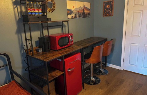 Hampden House | Perfect 2-bedroom apartment in house with private entrance in Hampden Baltimore