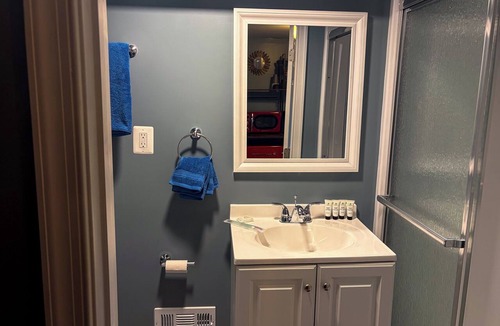 Hampden House | Perfect 2-bedroom apartment in house with private entrance in Hampden Baltimore