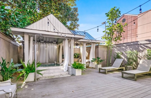 Irish Channel Apartment | Perfect Escape in Downtown W/ Shared Hot Tub, Steam Rooms, Sun Deck & Fast WiFi!