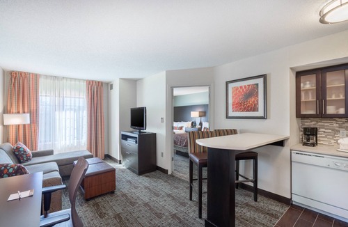 Christiana Condo | Perfect for Groups! | Pool + Gym + Free Breakfast