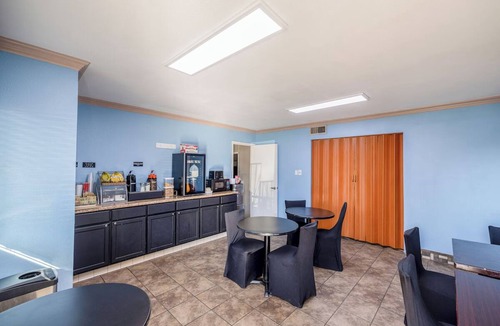 Barstow Hotel | Perfect Located Barstow One Queen Deluxe Room for History Buffs