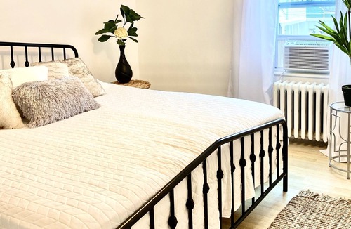 Yachting Village Cottage | Perfect Newport Cottage. Walk to all the town has to offer!