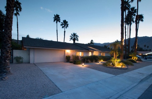 Araby House | PERFECT PALM SPRINGS GET-AWAY
