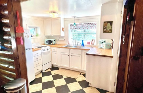 Hayward Cabin | Perfect sand beach frontage on the famous Chippewa Flowage!