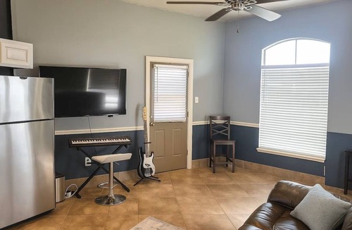 Carencro Apartment | Pet-friendly 2-bedroom retreat with AC, Theather & Pond Views in Carencro, LA