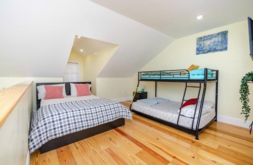 Quincy Apartment | Pet Friendly 3BR Quincy Townhouse w Laundry, Free Parking, near MBTA Red Line 37