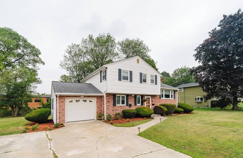 Randolph House | Pet-Friendly 4BR Single Home Easy Access I-93 w/Free Parking 17