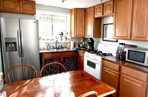 Rainbow CDP Cottage | Pet Friendly Breathtaking Cottage with Great Views and Hot-tub in Rainbow, California