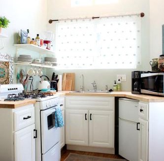 Rainbow CDP House | Pet Friendly Charming Cottage with Incredible Views and Hot-tub in Rainbow, California