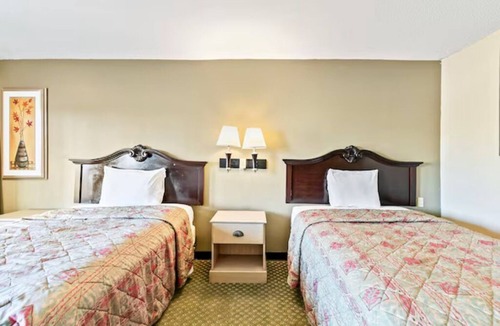 Hattiesburg Hotel | Pet-Friendly, Comfortable Room Near Local Spots – Great Value for Your Stay