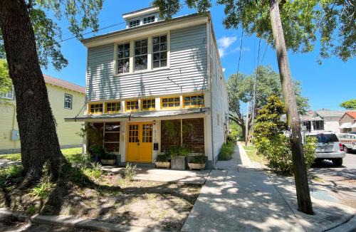 Algiers Point Hotel | Pet-friendly duplex steps from Algiers ferry