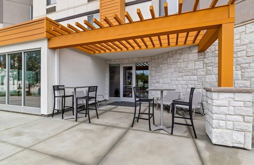 Temecula Hotel | Pet-Friendly King Suite | French Valley Airport - 5.3 miles | Free Parking