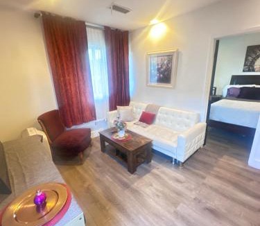 Northridge House | Pet Friendly Private Guest Suite in Northridge