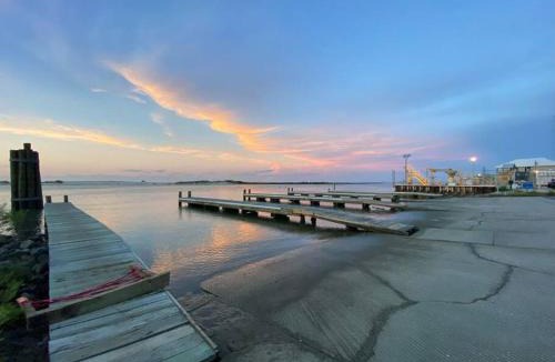Dauphin Island House | Pet Friendly Tranquil Cottage with Fire-Pit & Hot Tub Minutes to BEACHES