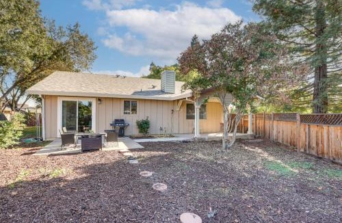 Elk Grove House | Pet-Friendly Yard! Home 3 Mi to Sky River Casino
