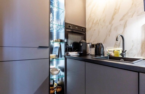Quartier de l'Horloge Apartment | Petit Violette I Amazing 1 Bed Apt in Paris