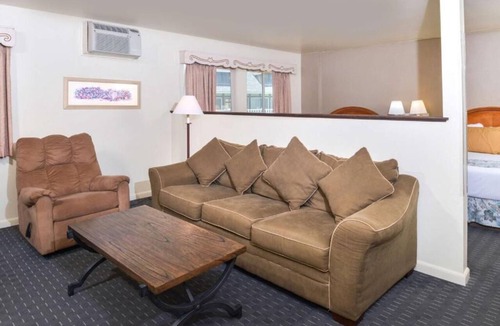 Solvang Hotel | Photo Safari in Solvang! 2 Convenient Units, Pool, Close to Sunny Fields Park!
