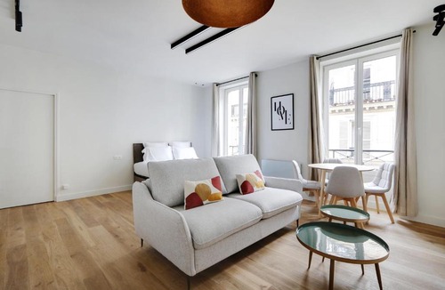 Quartier de la Porte-Saint-Denis Apartment | Pick A Flat's Apartments in Opéra - Rue d'Hauteville