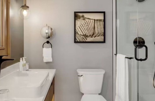 Goat Island Hotel | Picturesque Waterview Room w/Relaxing Patio | Newport Harbor Ultimate Retreat