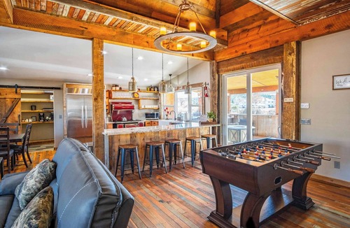 Payson House | Pieper Mansion - Historic Charm & Pickle ball court!