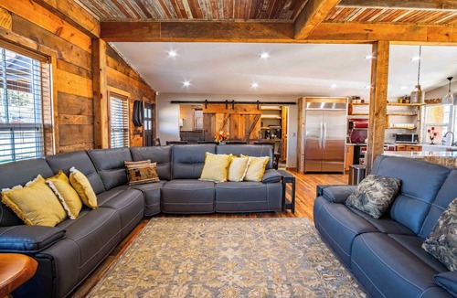 Payson House | Pieper Mansion - Historic Charm & Pickle ball court!