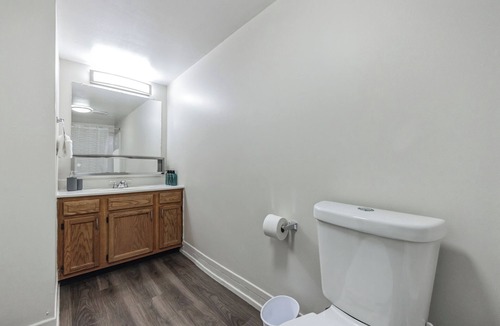 Newark Apartment | Pine Brook 502 I Pool Gym I Free Parking !