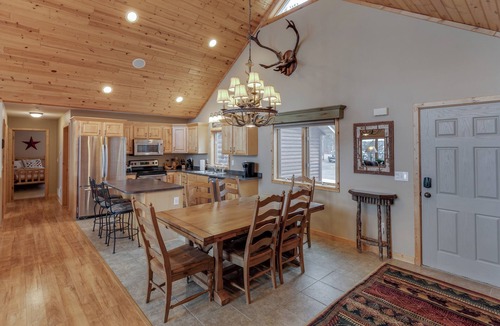 Crosslake Cabin | Pine Lake Lodge, Lakefront Swimming Beach, Dock, Room for 16, Live the lake life