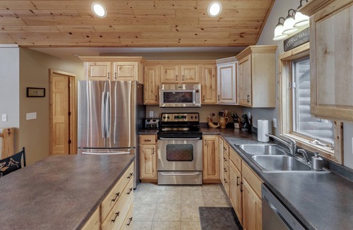 Crosslake Cabin | Pine Lake Lodge, Lakefront Swimming Beach, Dock, Room for 16, Live the lake life