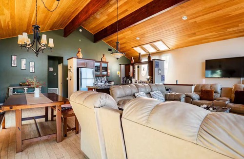 Pine Mountain Club Cabin | Pine Mountain Club Cozy Alpine Cabin Hideaway with Game Room