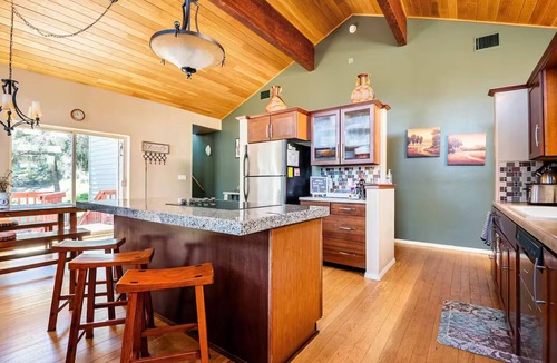 Pine Mountain Club Cabin | Pine Mountain Club Cozy Alpine Cabin Hideaway with Game Room