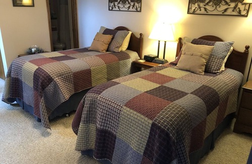 Baraboo Resort | Pinehaven Room near Devils lake and Wisconsin Dells
