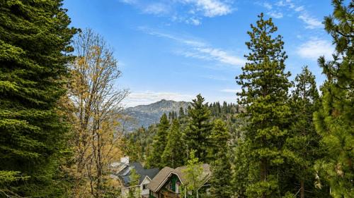 Lake Arrowhead House | Pines Stone by AvantStay
