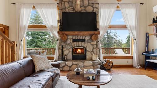 Lake Arrowhead House | Pines Stone by AvantStay