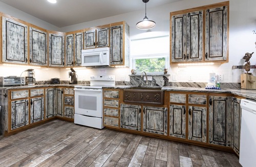Surf Side Shores House | Pirate Daze- Pool, Soaking Spa, *Golf Cart! Game Room! Pirate Theme!