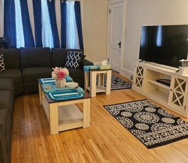 Minneapolis Apartment | Plantlife LLC Lodge U room