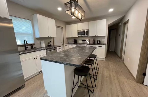 Folsom's Addition House | Platinum House ArcadeGames Foosball Airhockey Central Downtown 5-bed