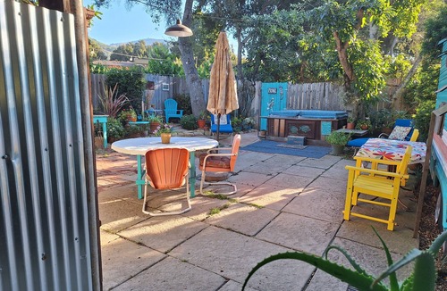 Toro Canyon House | Pleasant and private mobile home with WiFi in the Carpinteria Foothills