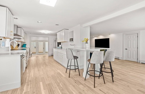 Great Neck House | Plumb Island Sound Waterfront Sunset Getaway
