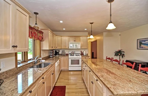 Ponds of Plymouth House | Plymouth Estate Family & Exec Stays Sleeps 16