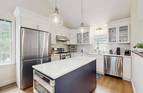 Sandwich House | Pond Treasure: Private beach, hot tub, sauna, play area & dog-friendly